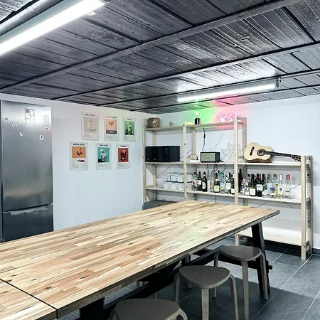 Korean Minbak C'est La Vie Paris Hostal